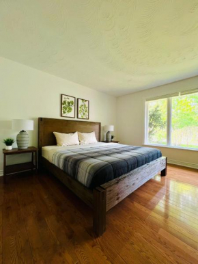 Letitia Heights !G Stylish and Spacious Private Bedroom with Shared Bathroom